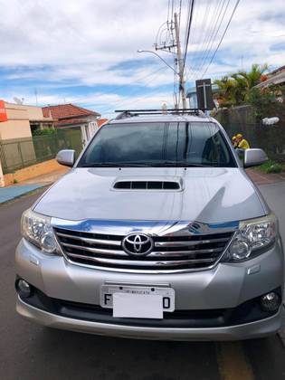 TOYOTA HILUX SW4 3.0 SRV 4X4 7 LUGARES 16V TURBO INTERCOOLER DIESEL 4P AUTOMÁTICO TOYOTA HILUX SW4 3.0 SRV 4X4 7 LUGARES 16V TURBO INTERCOOLER DIESEL 4P AUTOMÁTICO